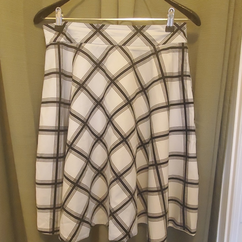 Black and white pattern flowing skirt